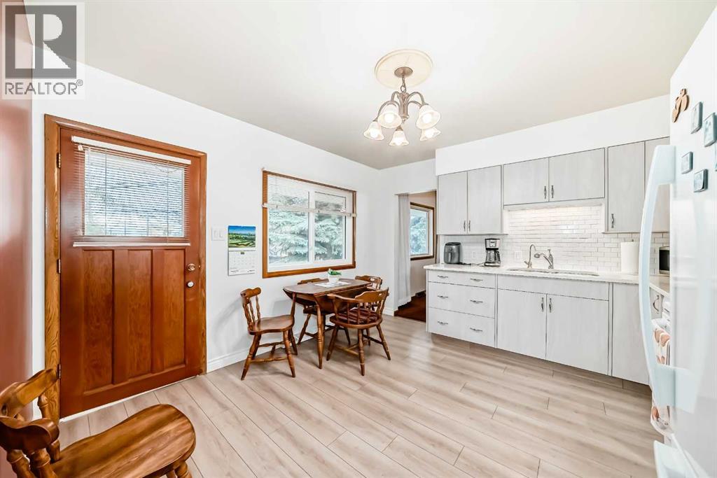 AS IＯ®️C S-7 W  ST A N D 7520 7 Street SW, Calgary, Alberta T2V1G3 - A2247260