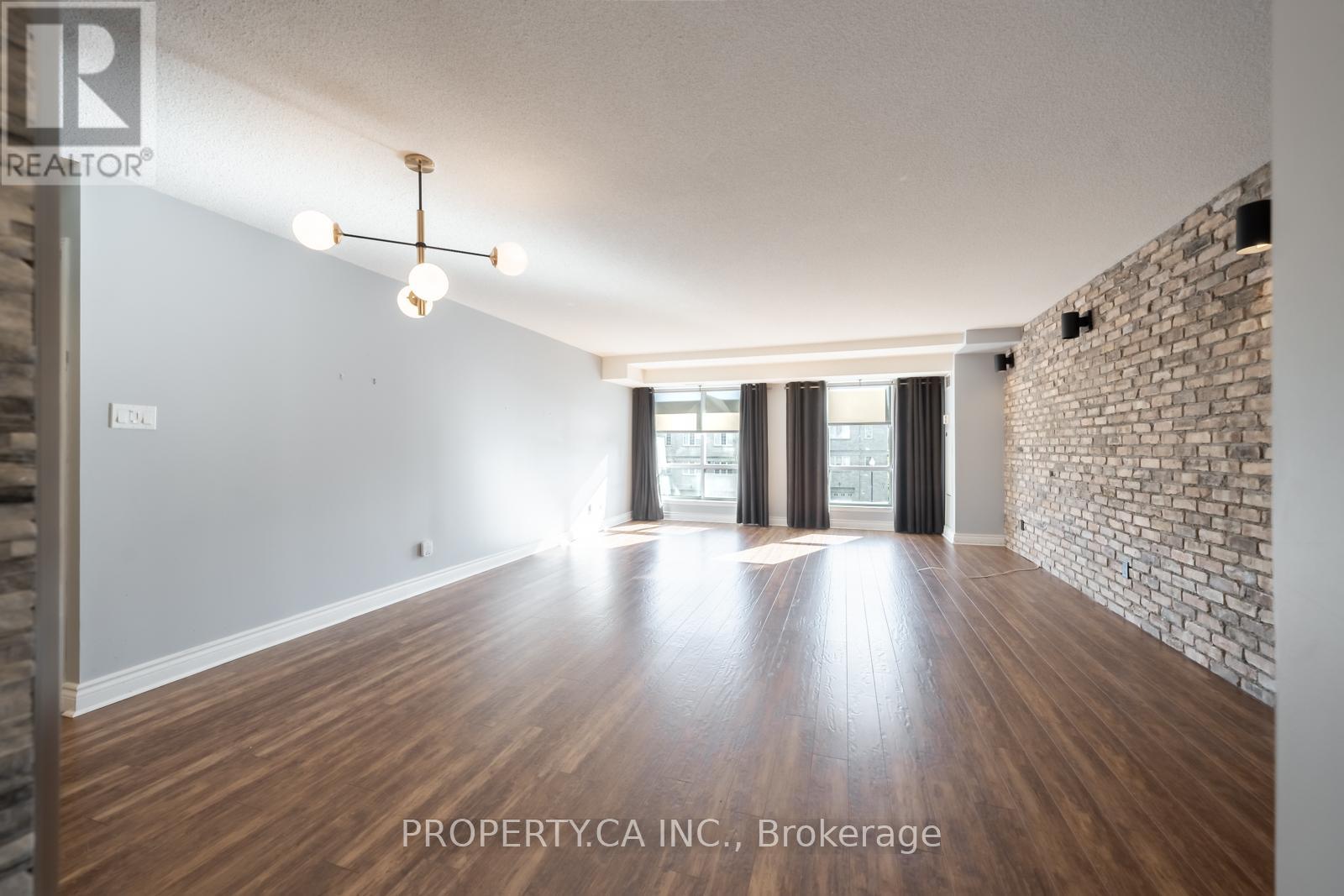 こんぺい For sale: 303 - 399 SOUTH PARK ROAD, Markham (Commerce