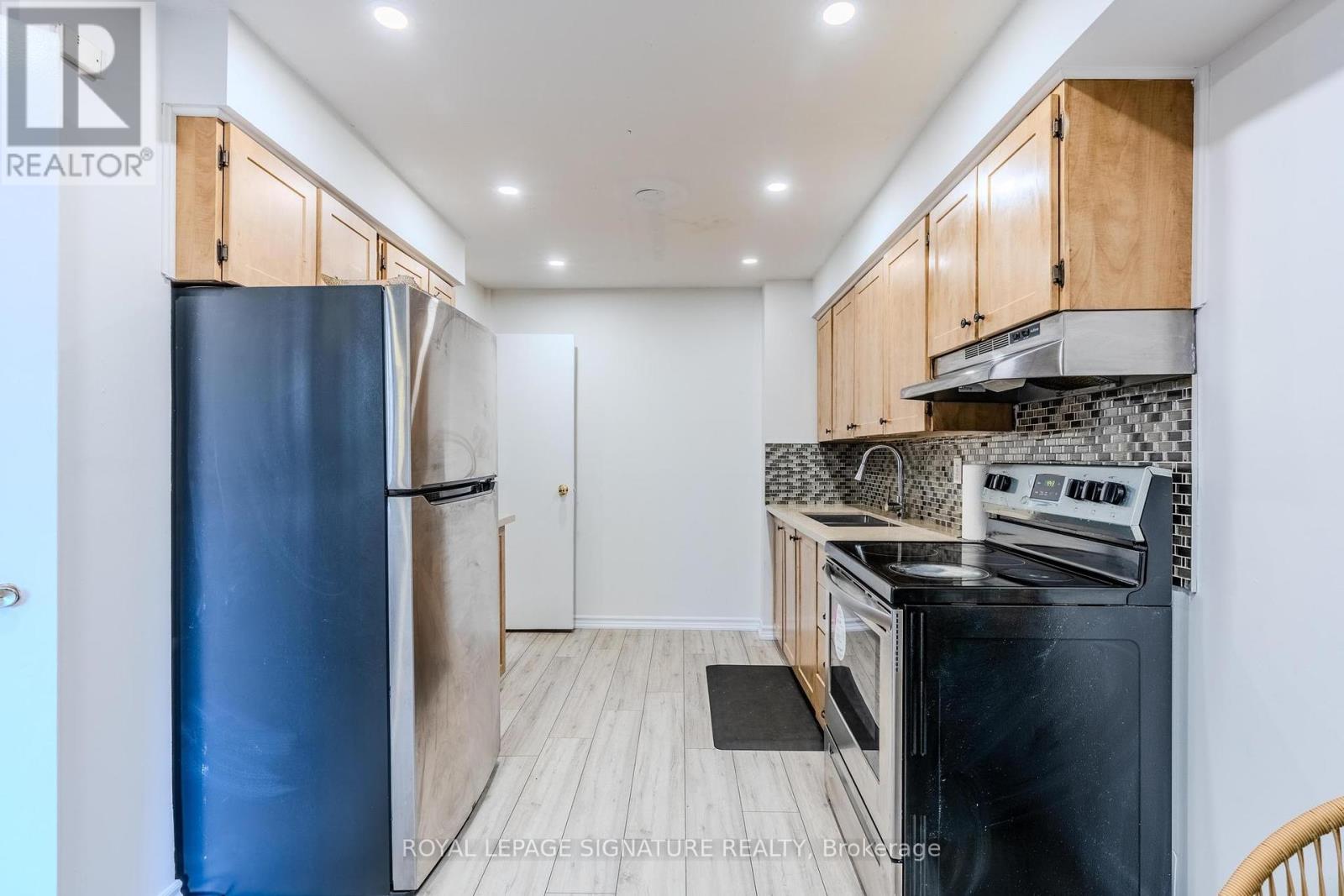 Row / Townhouse for Sale in 84 - 2170 BROMSGROVE ROAD|Mississauga (Clarkson), Ontario L5J4J2 2