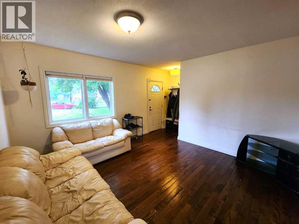 CQ 4+×2 For sale: 5713 57 Avenue, Red Deer, Alberta T4N4S2