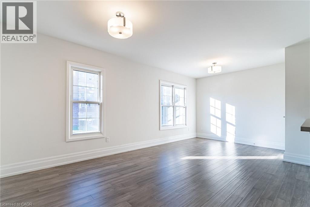 Row / Townhouse for Sale in 760 LAKESHORE Road E Unit# 202|Mississauga, Ontario L5E1C7 5