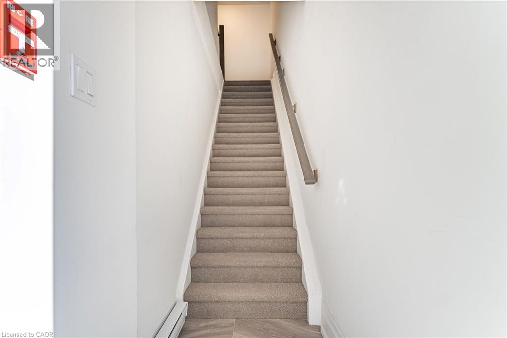 Row / Townhouse for Sale in 760 LAKESHORE Road E Unit# 202|Mississauga, Ontario L5E1C7 2