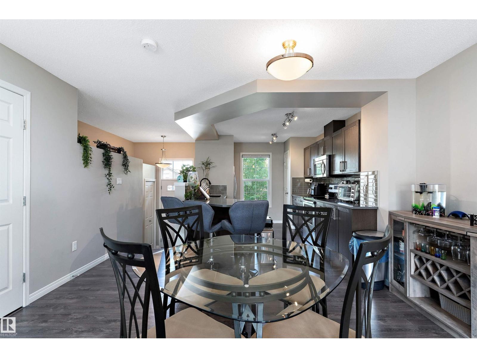 オーチャードハウス For sale: 4019 ORCHARDS DR SW, Edmonton, Alberta T6C1V2