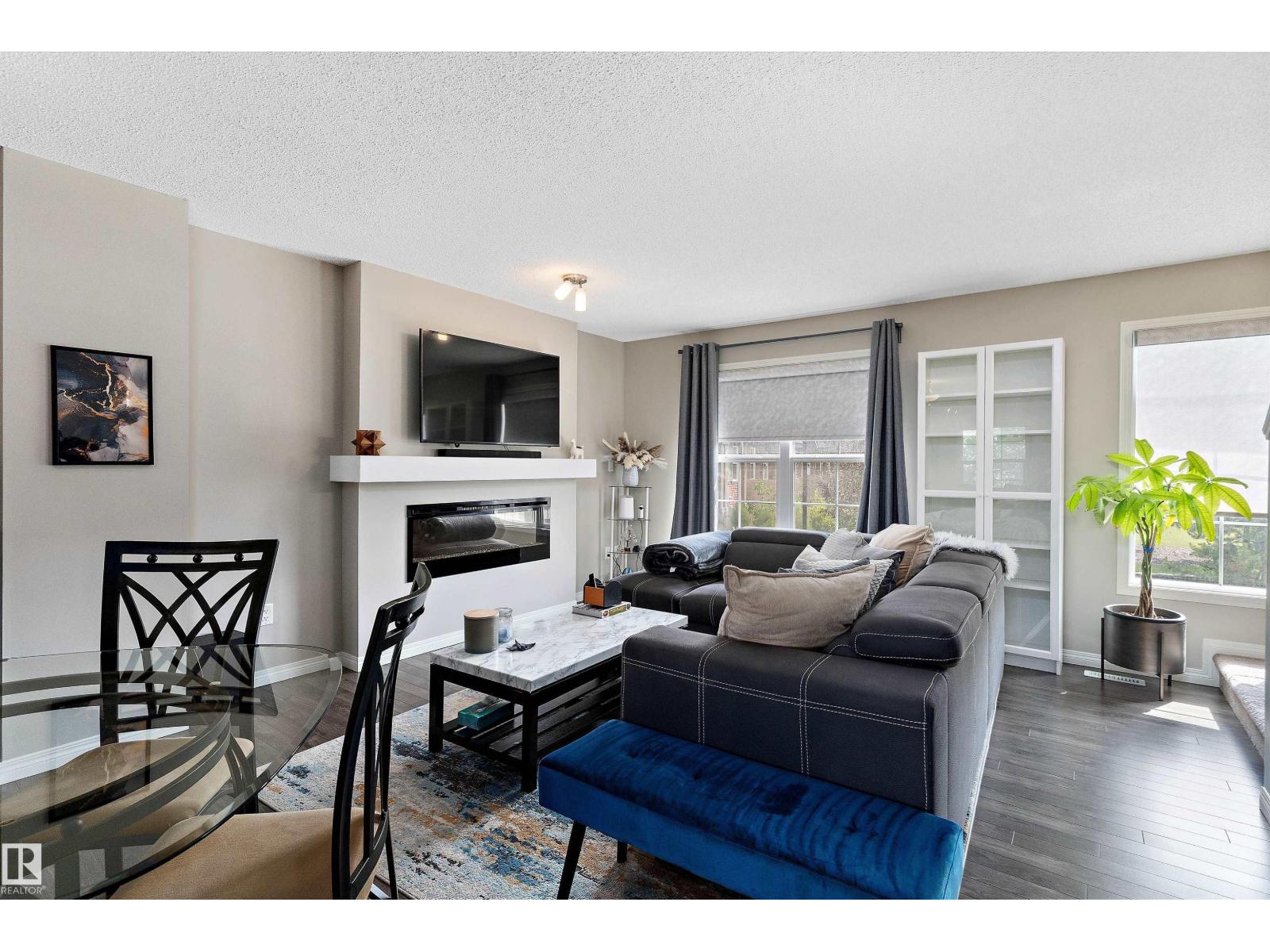 オーチャードハウス For sale: 4019 ORCHARDS DR SW, Edmonton, Alberta T6C1V2