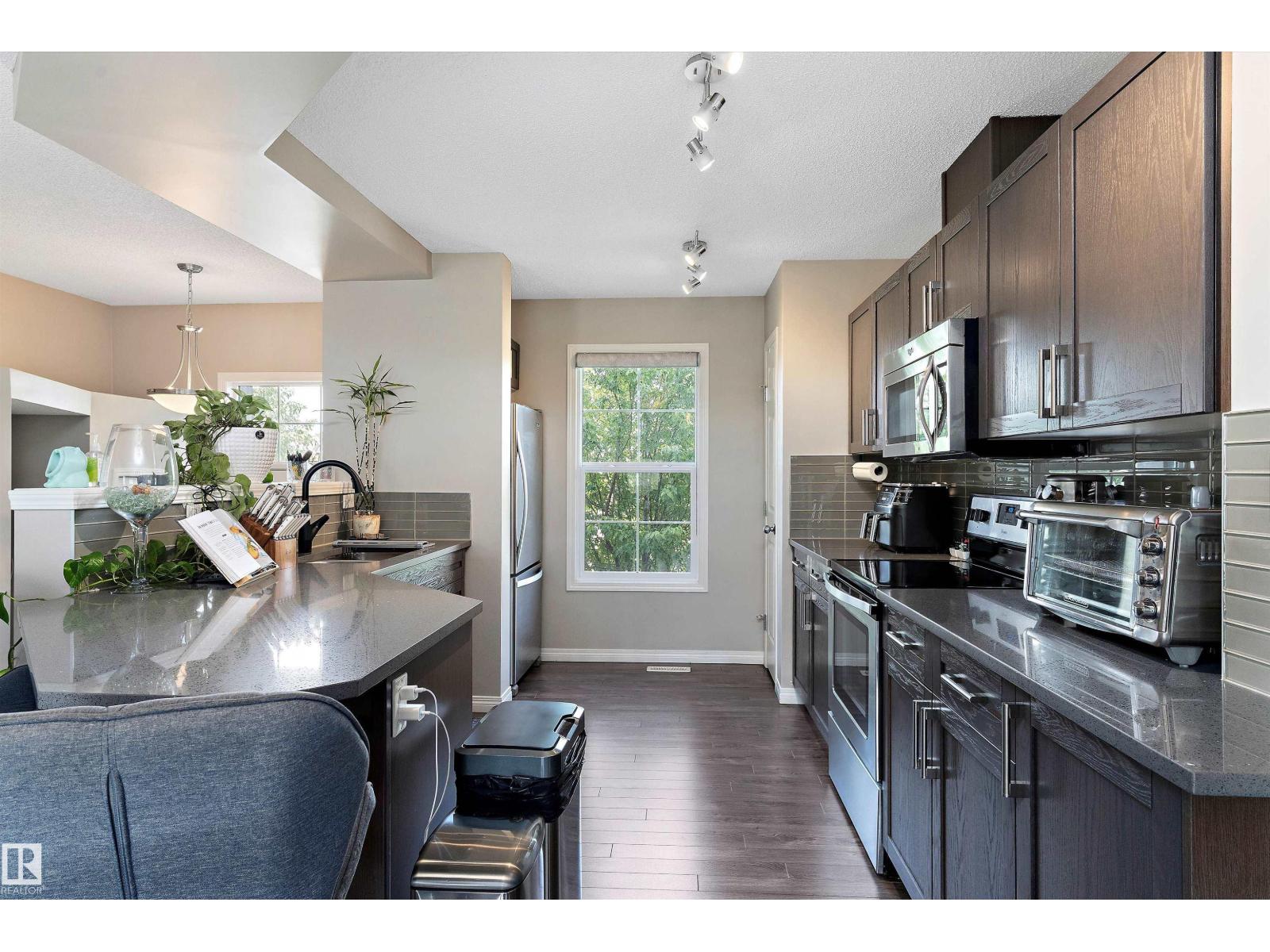 オーチャードハウス For sale: 4019 ORCHARDS DR SW, Edmonton, Alberta T6C1V2