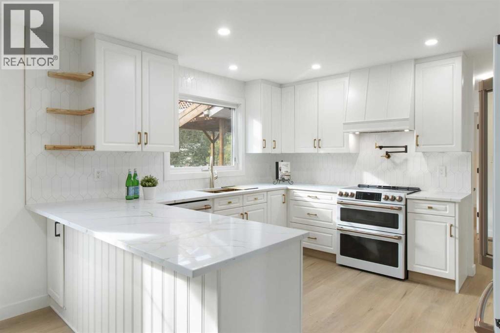 472 Cedarille Crescent SW, Calgary, Alberta T2W2H7