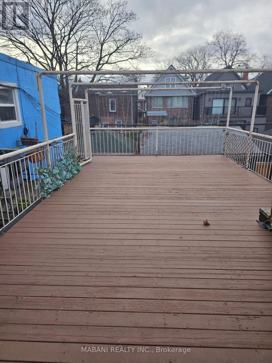 For rent: 2239 DUNDAS STREET W, Toronto (High Park-Swansea), Ontario M6R1X6  - W12458007 | REALTOR.ca