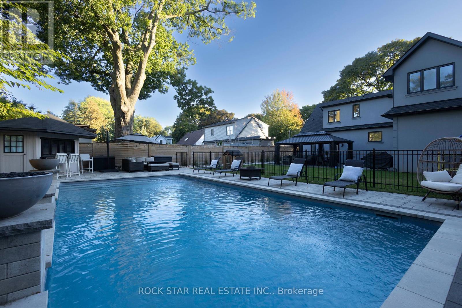 For sale: 2055 COURTLAND CRESCENT, Mississauga (Lakeview