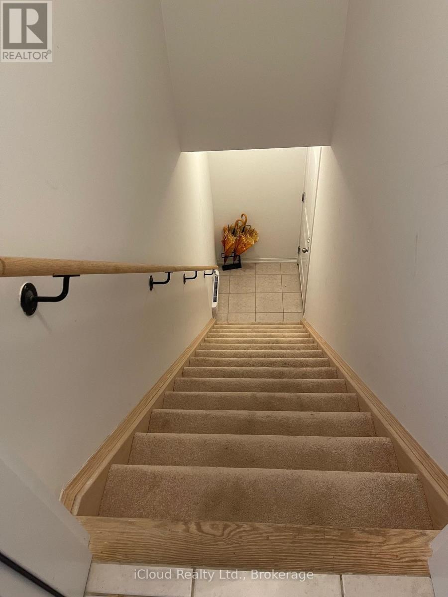 Row / Townhouse for Sale in 8 - 2492 POST ROAD|Oakville (RO River Oaks), Ontario L6H0K1 2