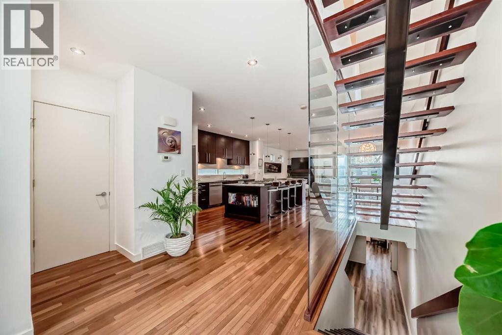 Duplex for Sale in 2132 27 Avenue SW|Calgary, Alberta T2T1R7 4