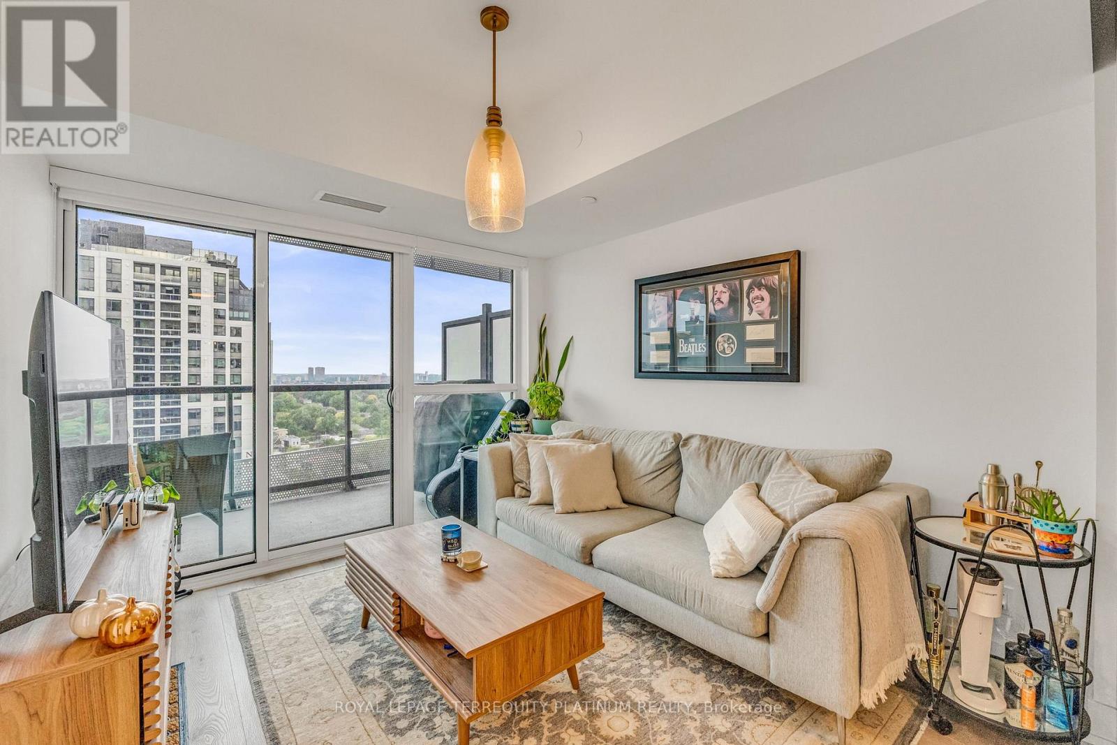 For sale: 1410 - 11 LILLIAN STREET, Toronto (Mount Pleasant