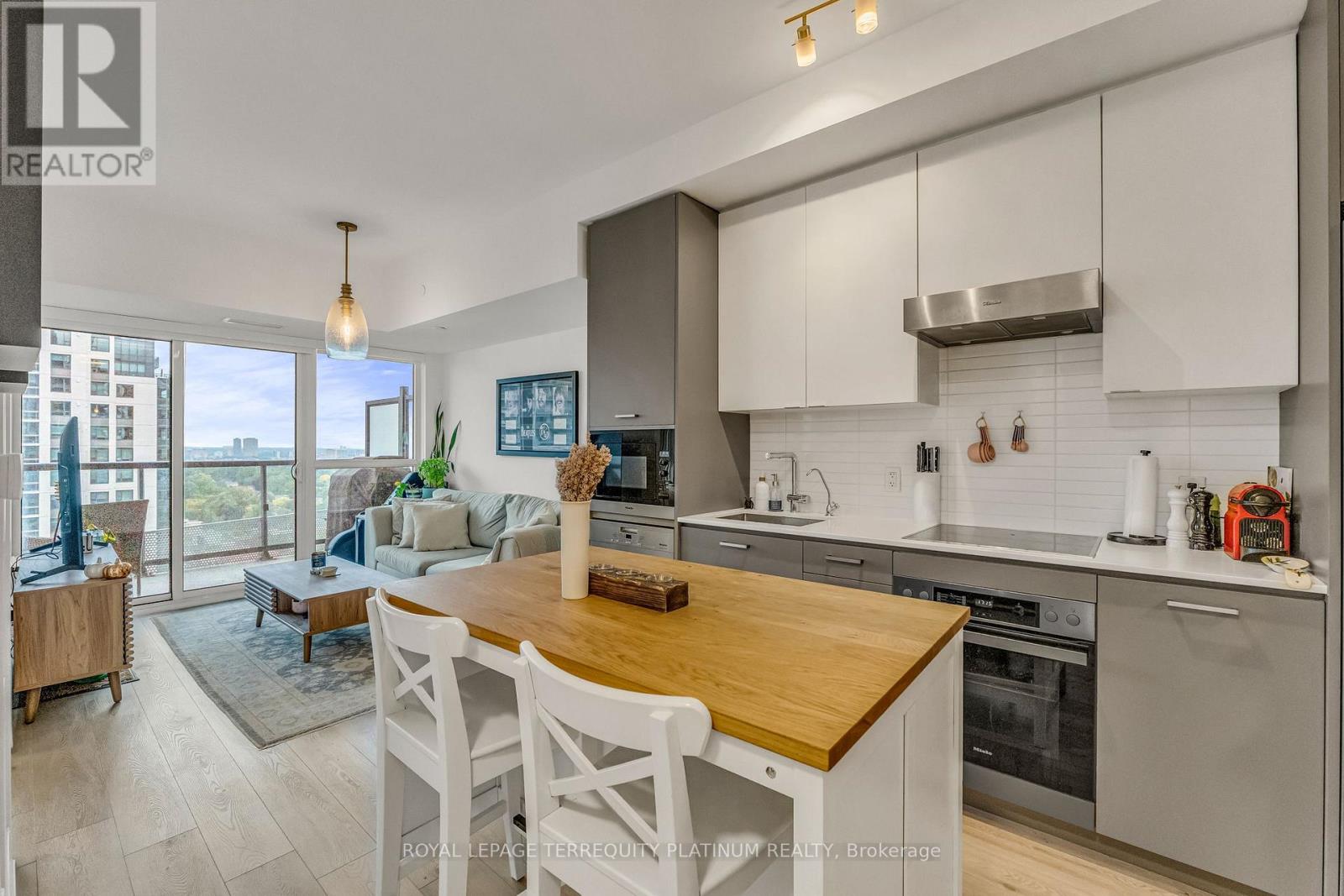 For sale: 1410 - 11 LILLIAN STREET, Toronto (Mount Pleasant