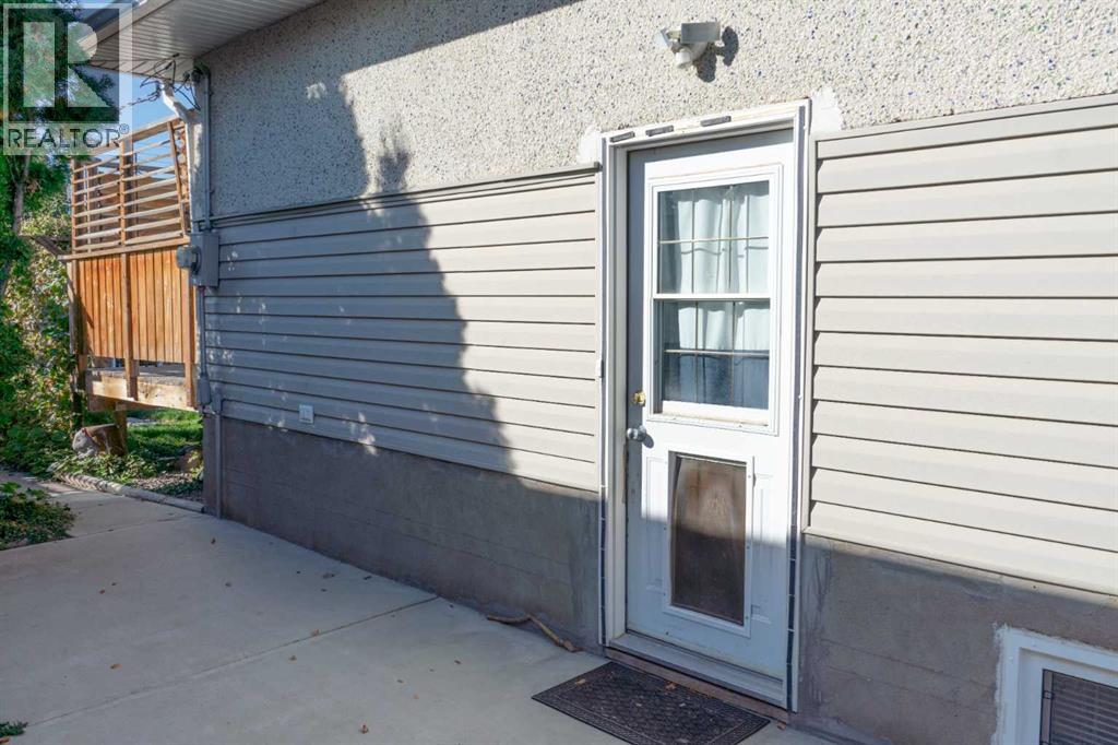 For sale: 1014 19 Street N, Lethbridge, Alberta T1H3M1