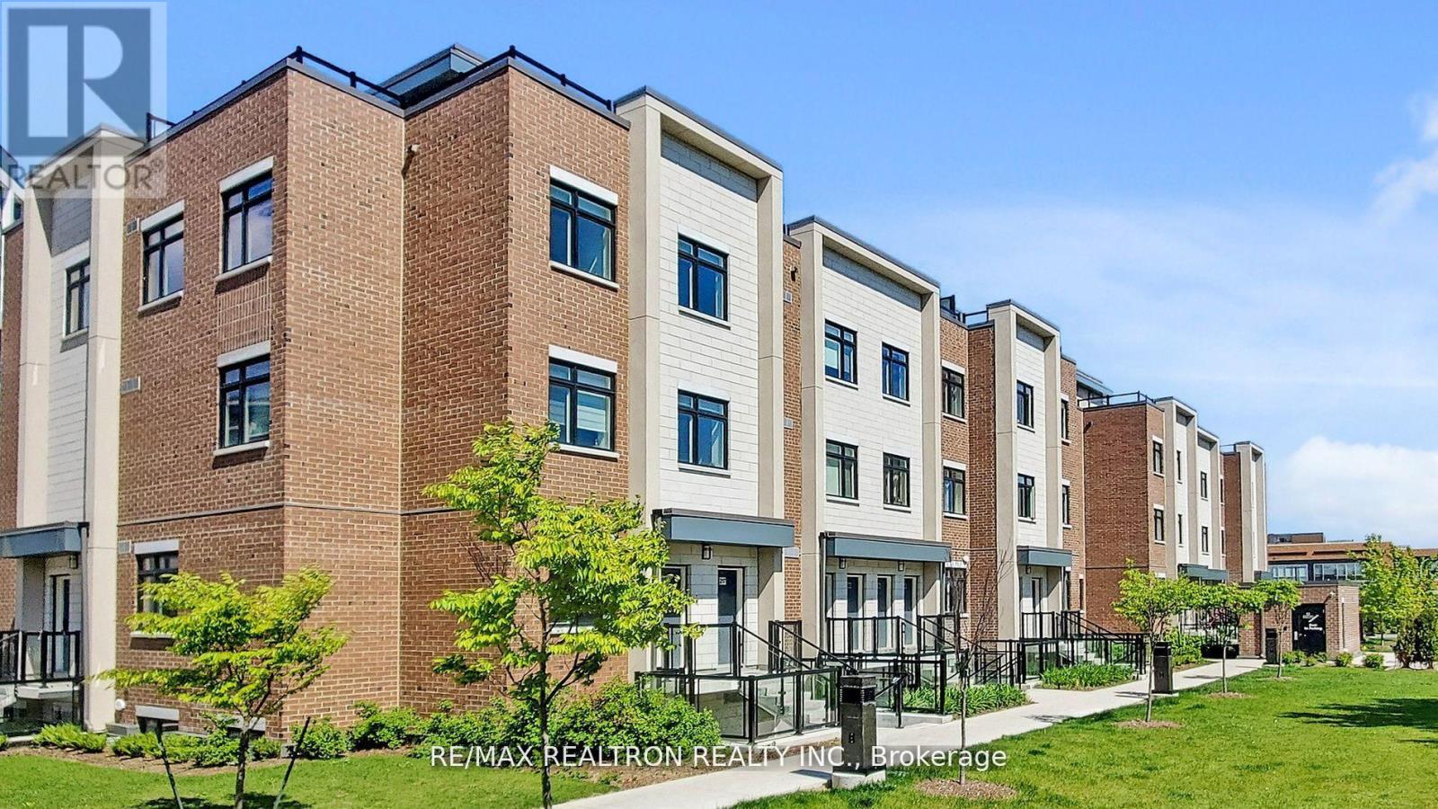 Row / Townhouse for Sale in 217 - 1070 DOUGLAS MCCURDY COMMON|Mississauga (Lakeview), Ontario L5G0C6 3