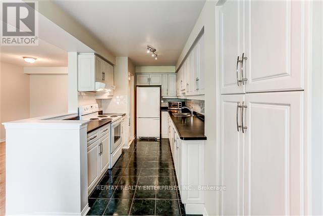 Row / Townhouse for Sale in 24B - 1084 QUEEN STREET W|Mississauga (Lorne Park), Ontario L5H4K4 2