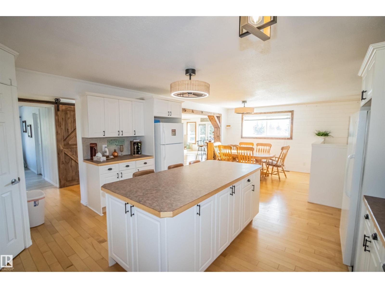 For sale: 301 56415 Range Range Road 112, Rural St. Paul County