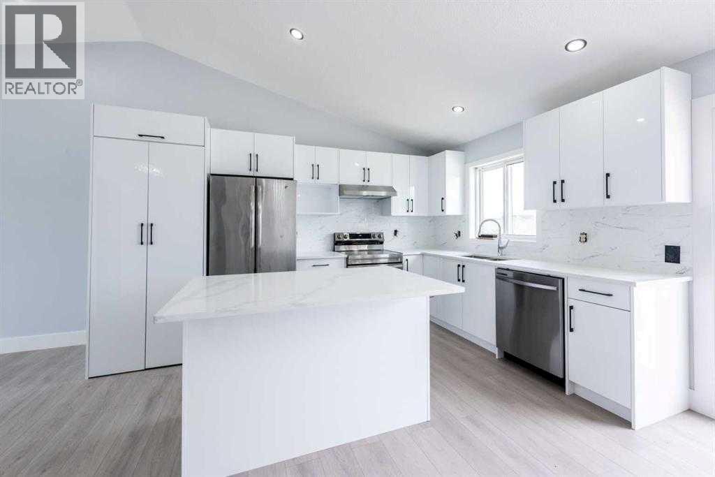 House for Sale in 141 Falshire Close NE|Calgary, Alberta T3J3A2 2