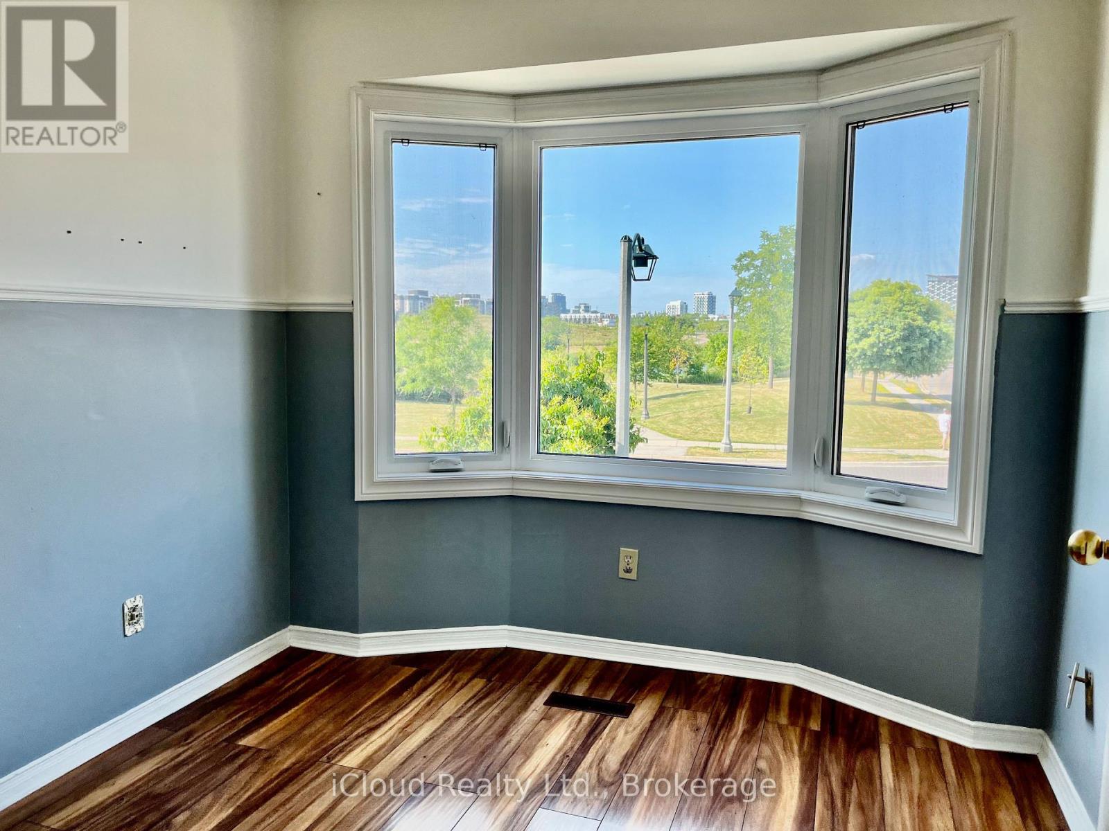 Row / Townhouse for Sale in 40 GLENASHTON DRIVE|Oakville (RO River Oaks), Ontario L6H6G2 4