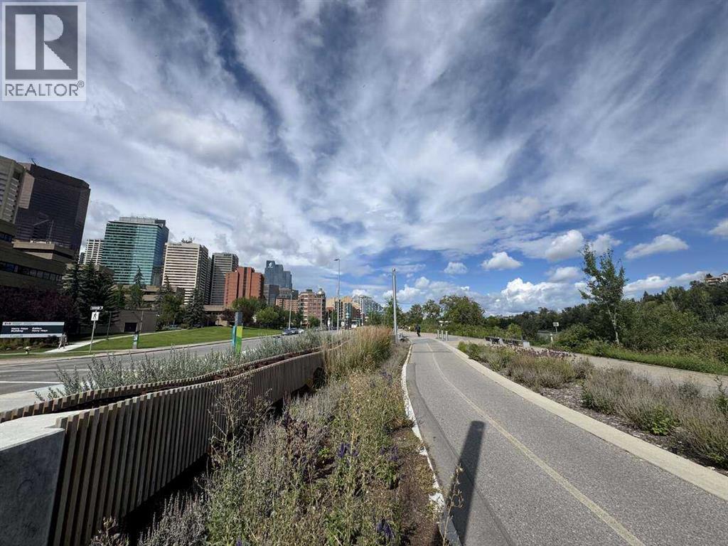 Apartment for Sale in 371, 333 Riverfront Avenue SE|Calgary, Alberta T2G5R1 3