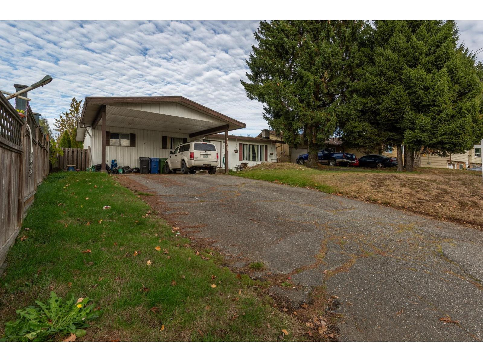 For sale: 32633 MARSHALL ROAD, Abbotsford, British Columbia V2S4N6 ...