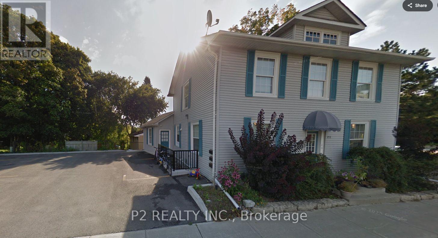 For rent: UPPER LEVEL - 253 PROSPECT STREET, Newmarket (Gorham-College  Manor), Ontario L3Y3V1 - N12521524 | REALTOR.ca