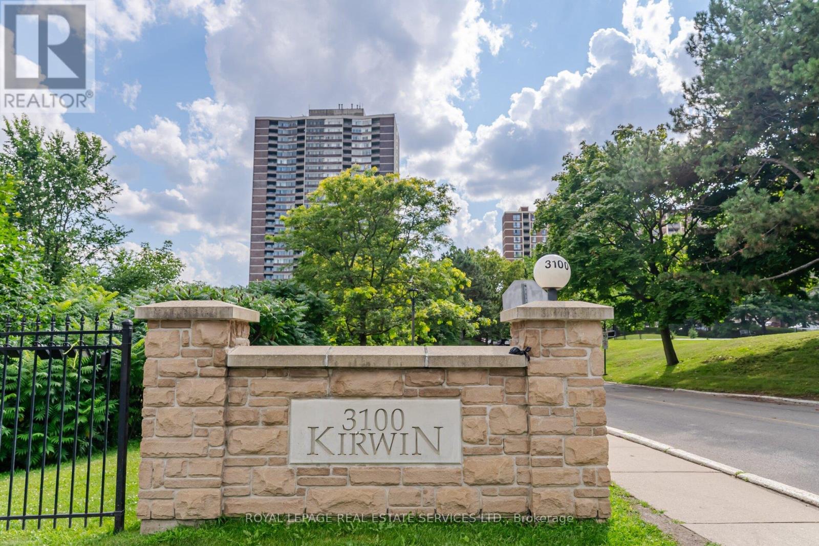 For sale: 708 - 3100 KIRWIN AVENUE, Mississauga (Cooksville), Ontario  L5A3S6 - W12546574 | REALTOR.ca