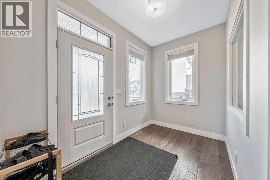 House for Sale in 82 Panton View NW|Calgary, Alberta T3K0X8 2