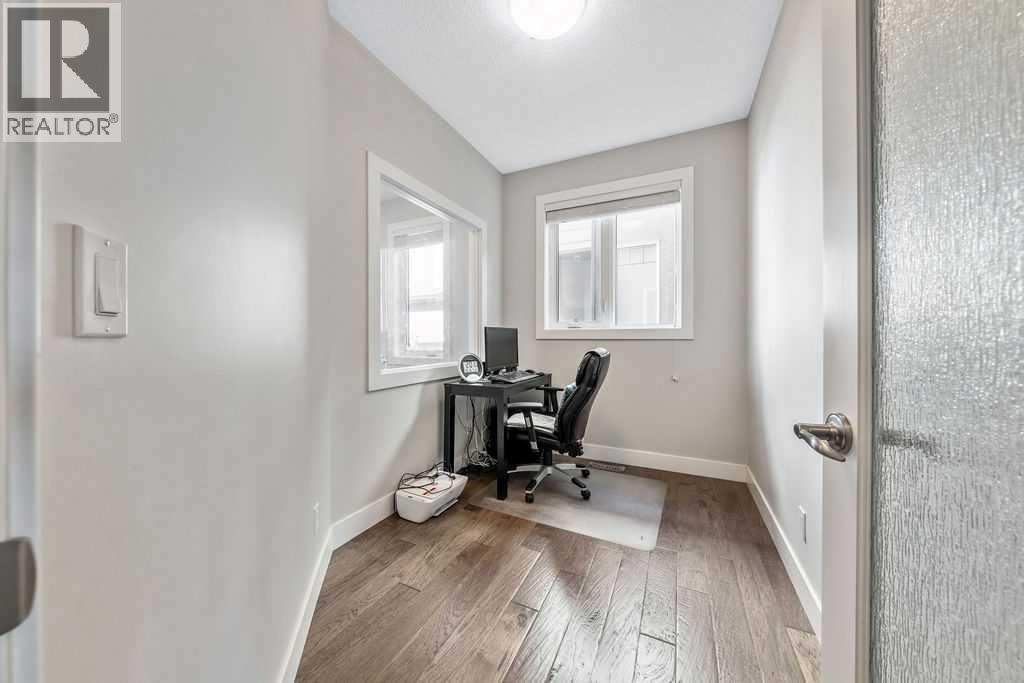 House for Sale in 82 Panton View NW|Calgary, Alberta T3K0X8 3