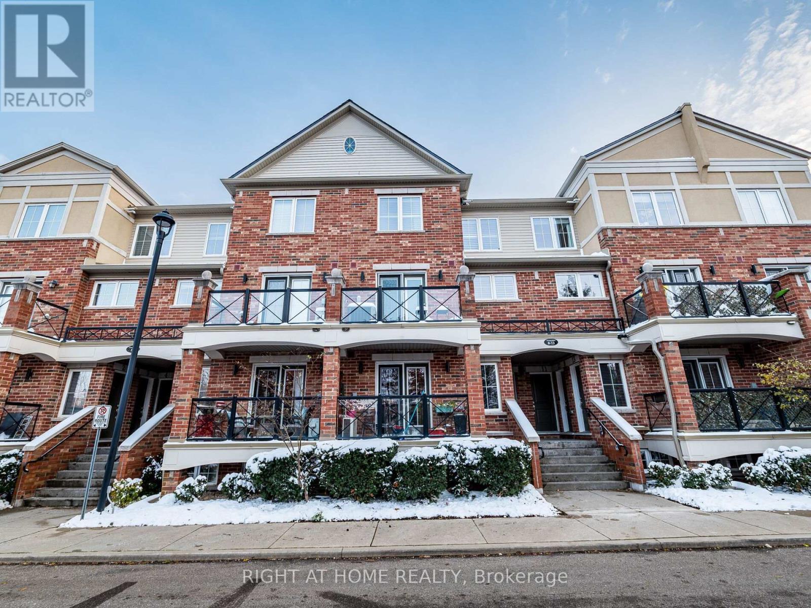 Row / Townhouse for Sale in 9 - 19 HAYS BOULEVARD|Oakville (RO River Oaks), Ontario L6H0H8