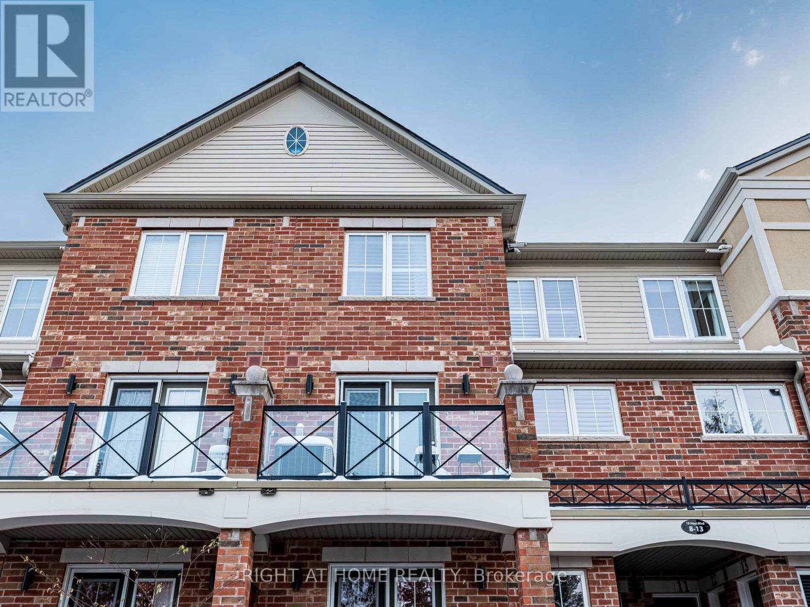 Row / Townhouse for Sale in 9 - 19 HAYS BOULEVARD|Oakville (RO River Oaks), Ontario L6H0H8 3