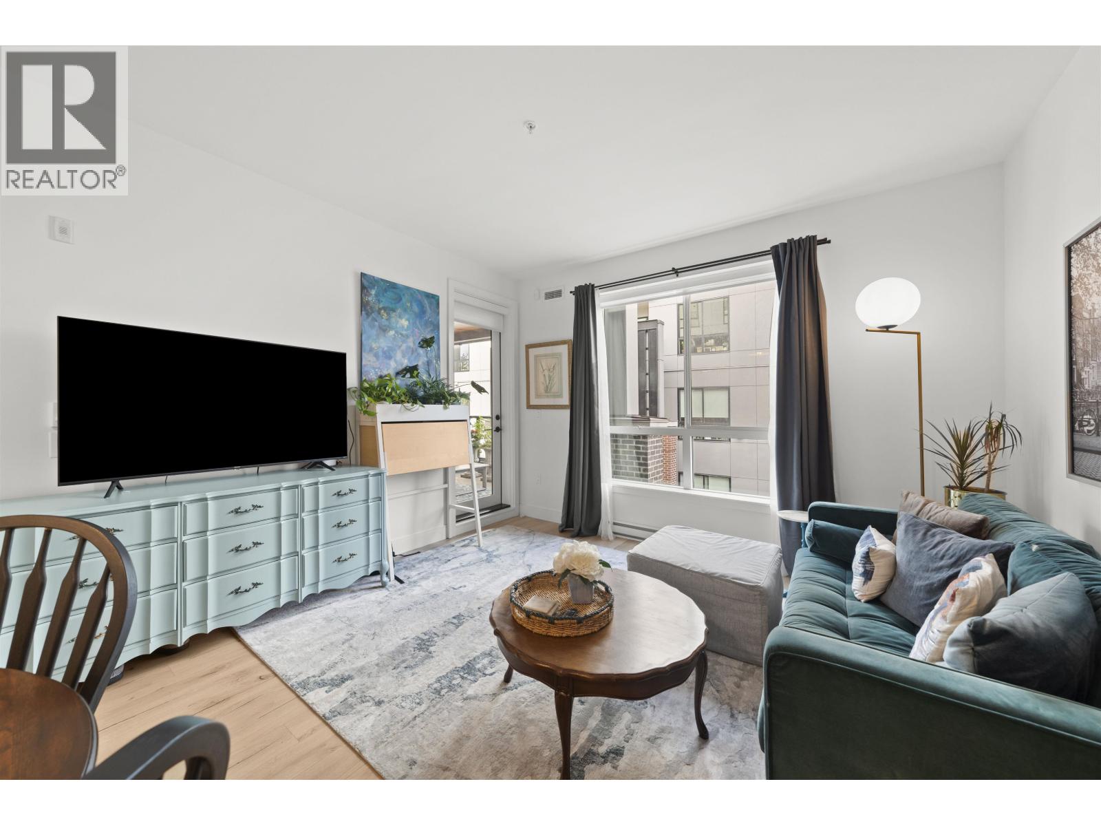 For sale: 422 3131 MURRAY STREET, Port Moody, British Columbia