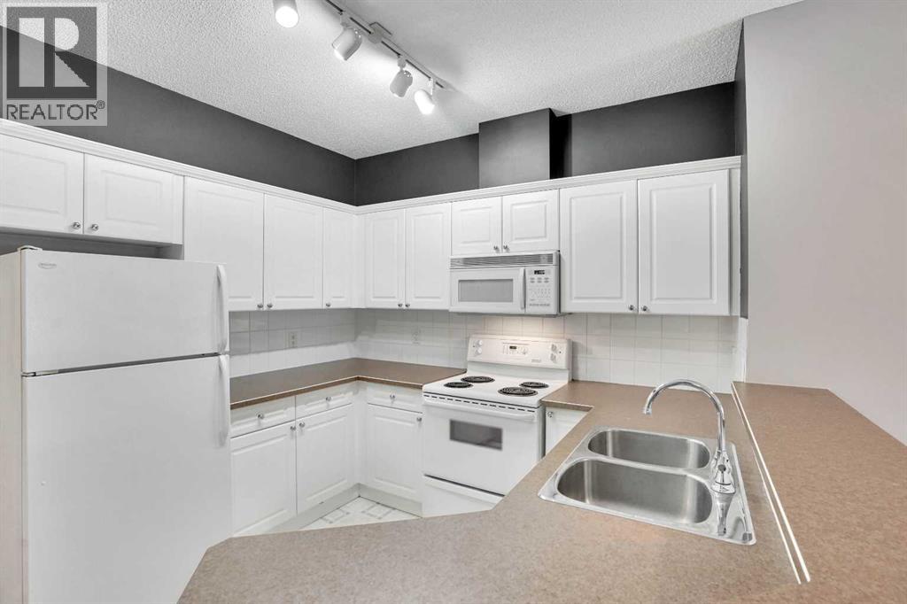 Apartment for Sale in 204, 126 14 Avenue SW|Calgary, Alberta T2R0L9 5