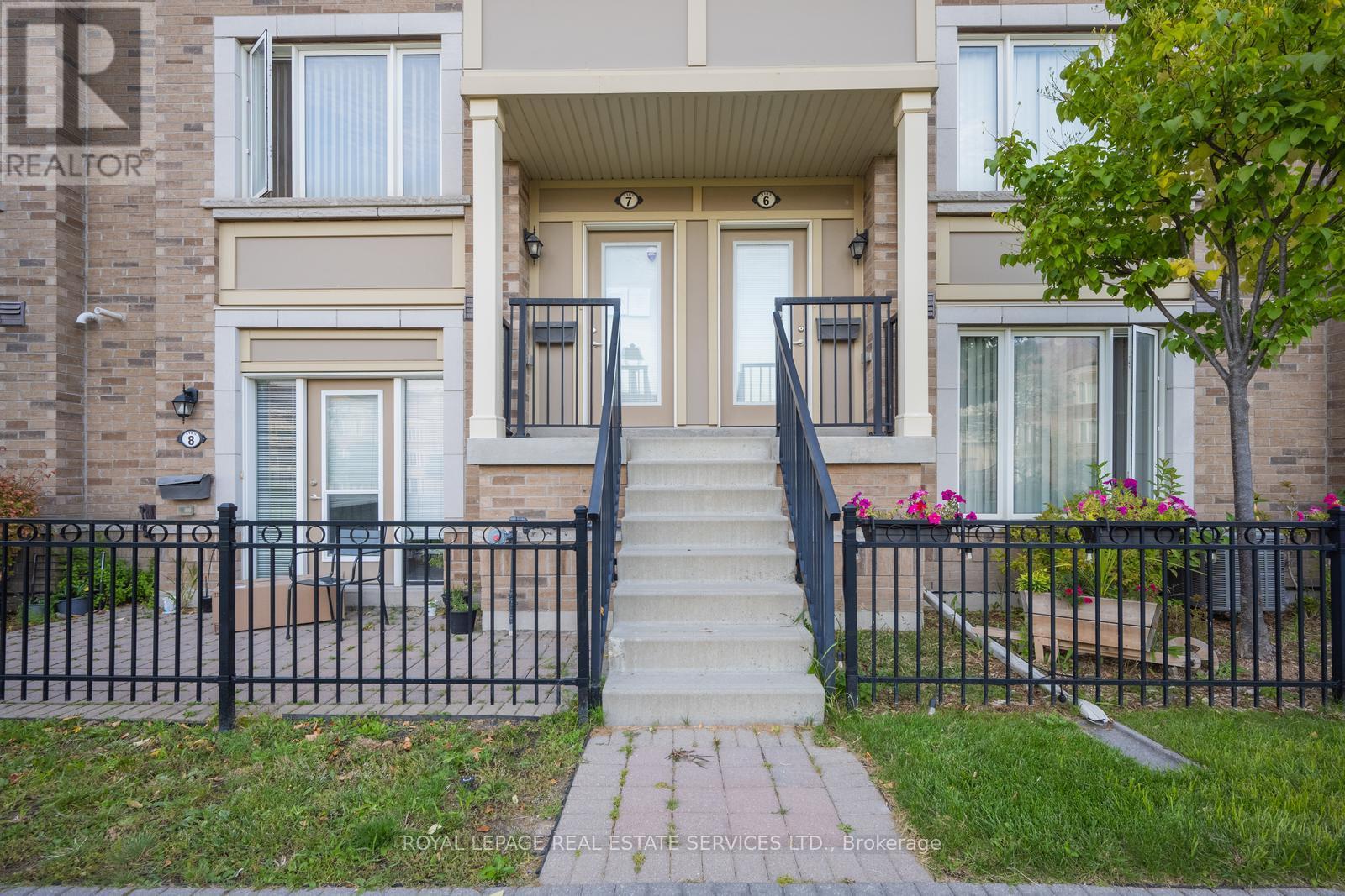 Row / Townhouse for Sale in 7 - 3185 BOXFORD CRESCENT|Mississauga (Churchill Meadows), Ontario L5M0X1 2