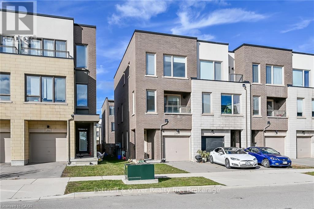 Row / Townhouse for Sale in 205 SABINA DRIVE|Oakville (GO Glenorchy), Ontario L6H0L4