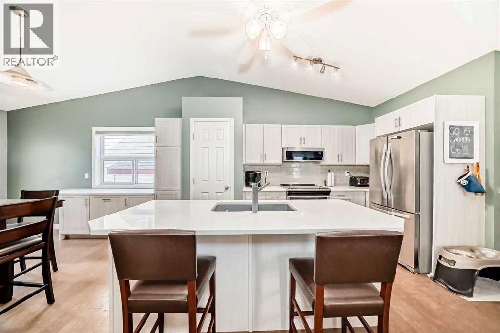 House for Sale in 26 Copperfield View SE|Calgary, Alberta T2Z4L3 3