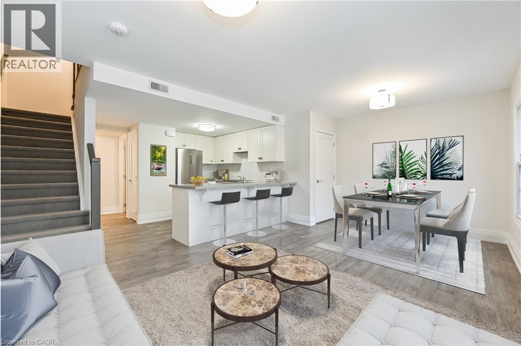 Row / Townhouse for Sale in 760 LAKESHORE Road E Unit# 207|Mississauga, Ontario L5E1C7