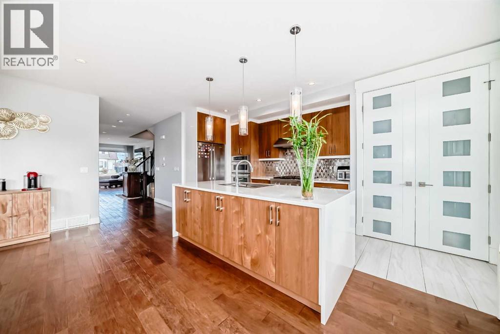 Duplex for Sale in 4640 15 Avenue NW|Calgary, Alberta T3B0L7 4