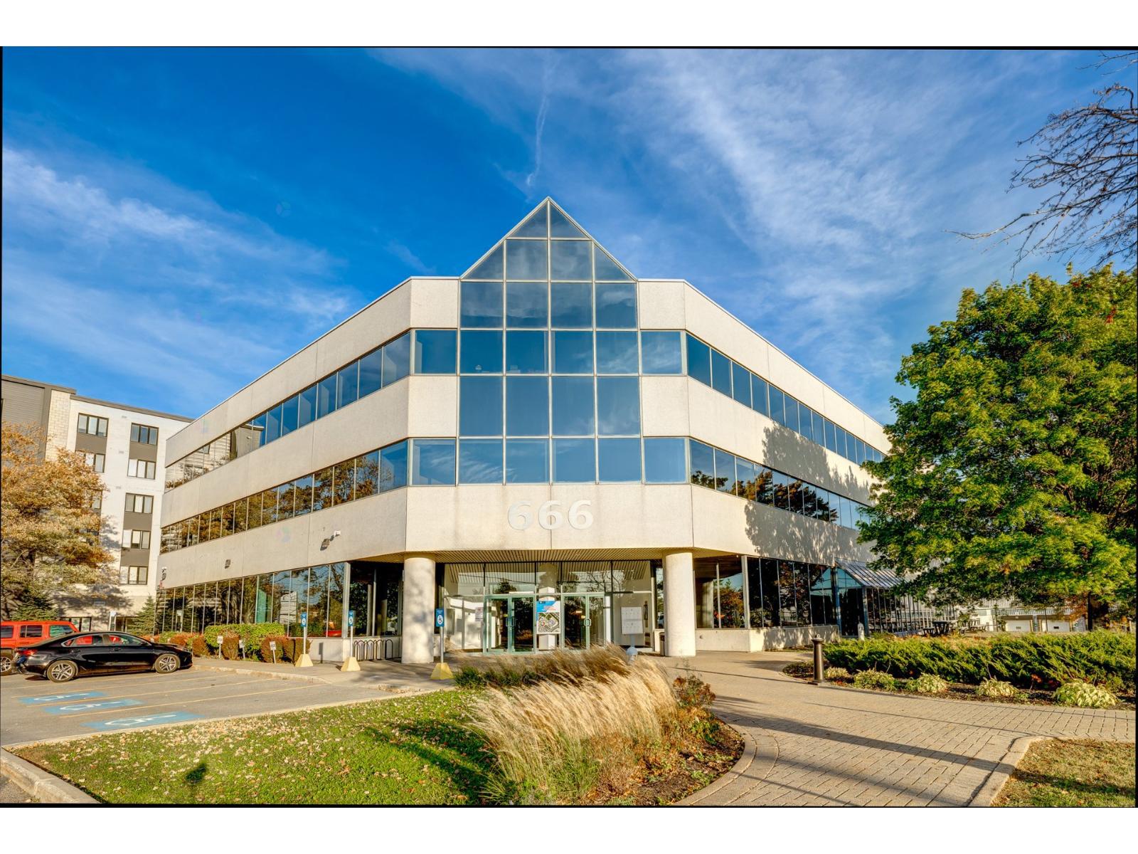 For lease: 666 Boul. St-Martin O., #100, Laval (Chomedey), Quebec ...