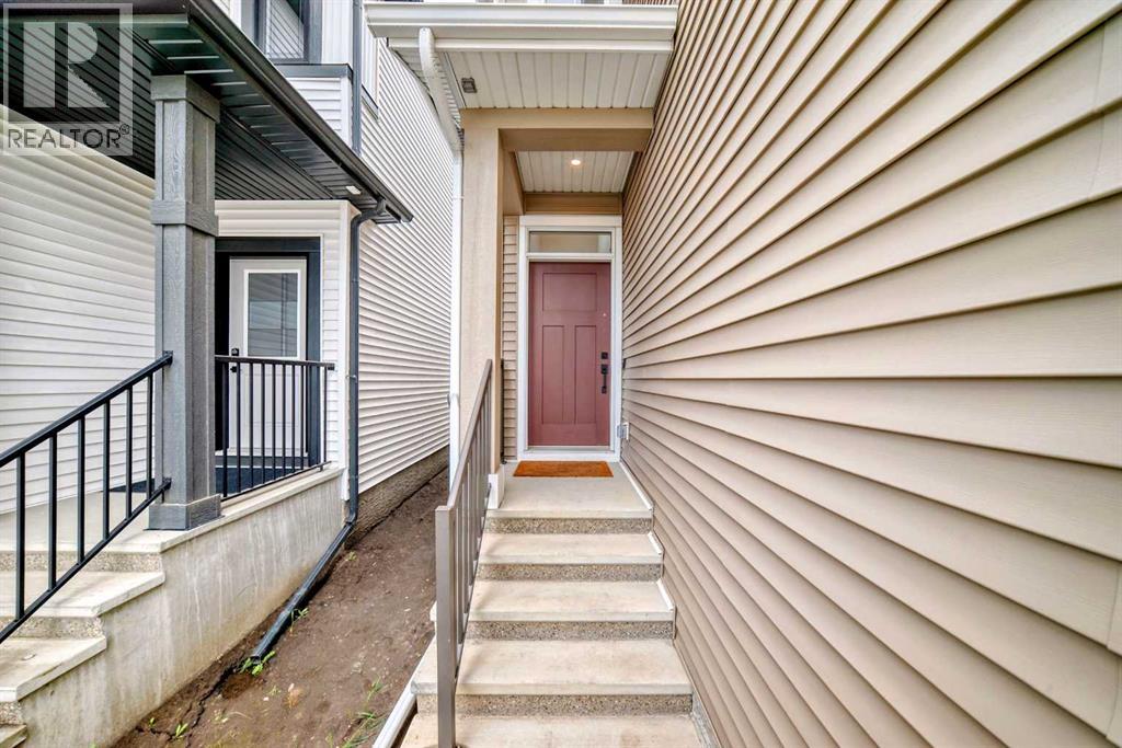 House for Sale in 171 Hotchkiss Manor SE|Calgary, Alberta T3S0G5 2