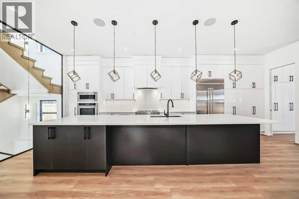 House for Sale in 2107 Victoria Crescent NW|Calgary, Alberta T2M4E3 5