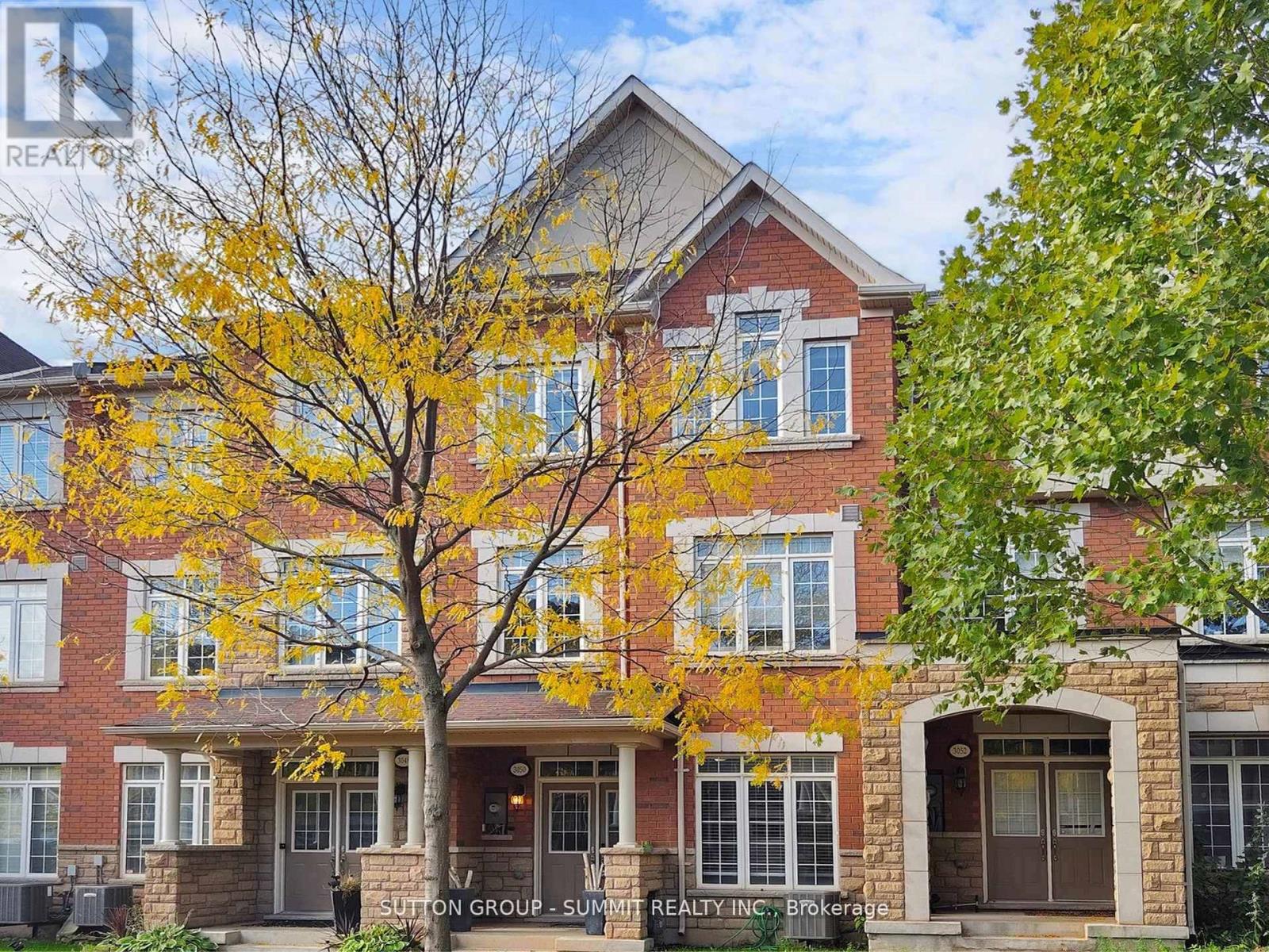Row / Townhouse for Sale in 3050 EBERLY WOODS DRIVE|Oakville (GO Glenorchy), Ontario L6M0T5