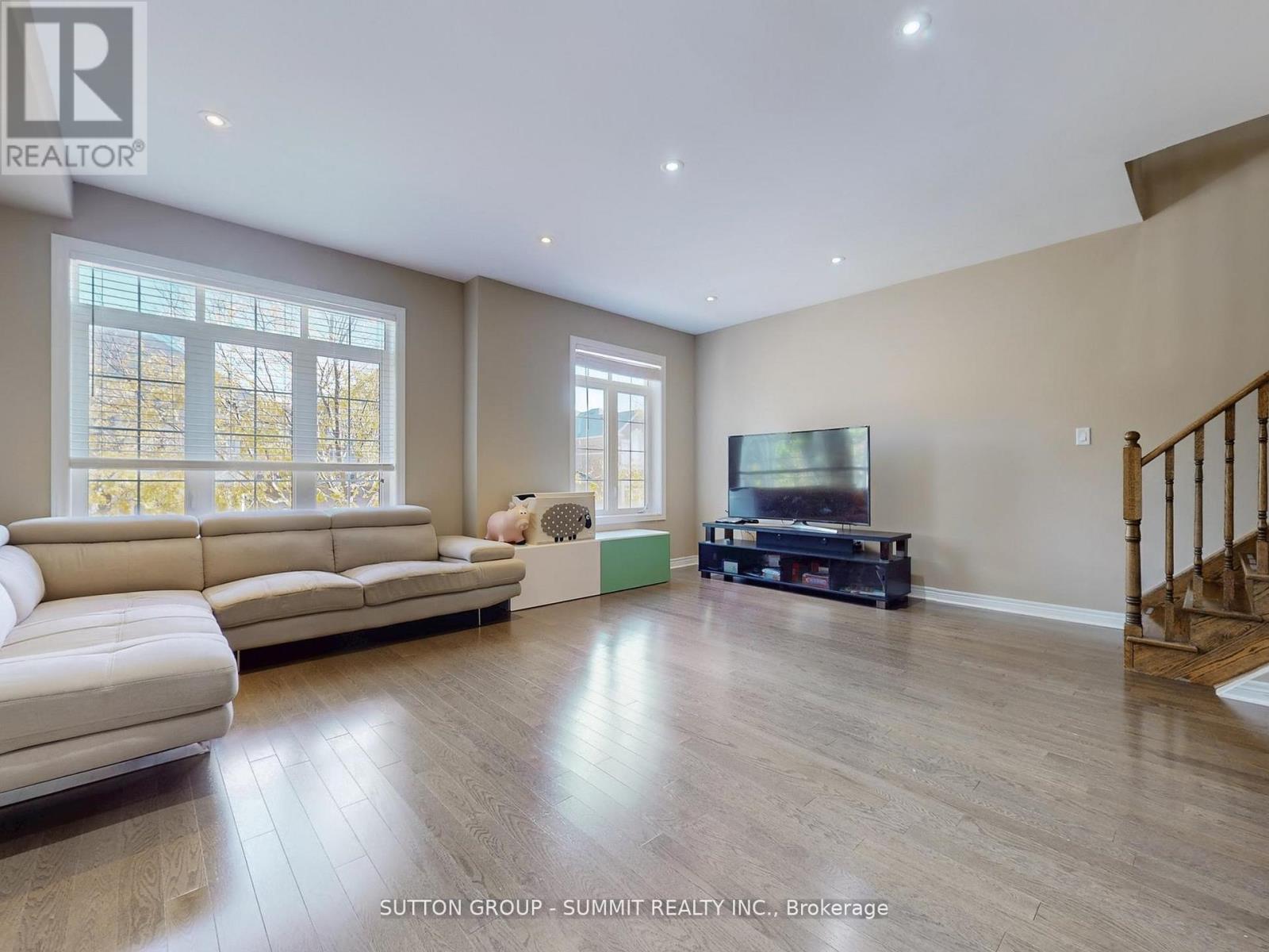 Row / Townhouse for Sale in 3050 EBERLY WOODS DRIVE|Oakville (GO Glenorchy), Ontario L6M0T5 4