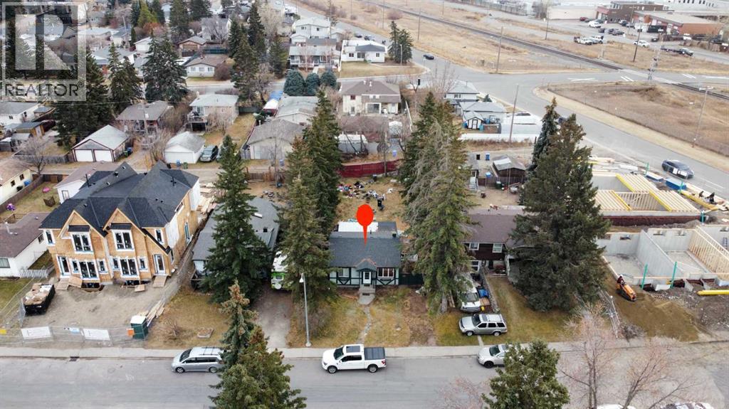 House for Sale in 6435 33 Avenue NW|Calgary, Alberta T3B1K9 2