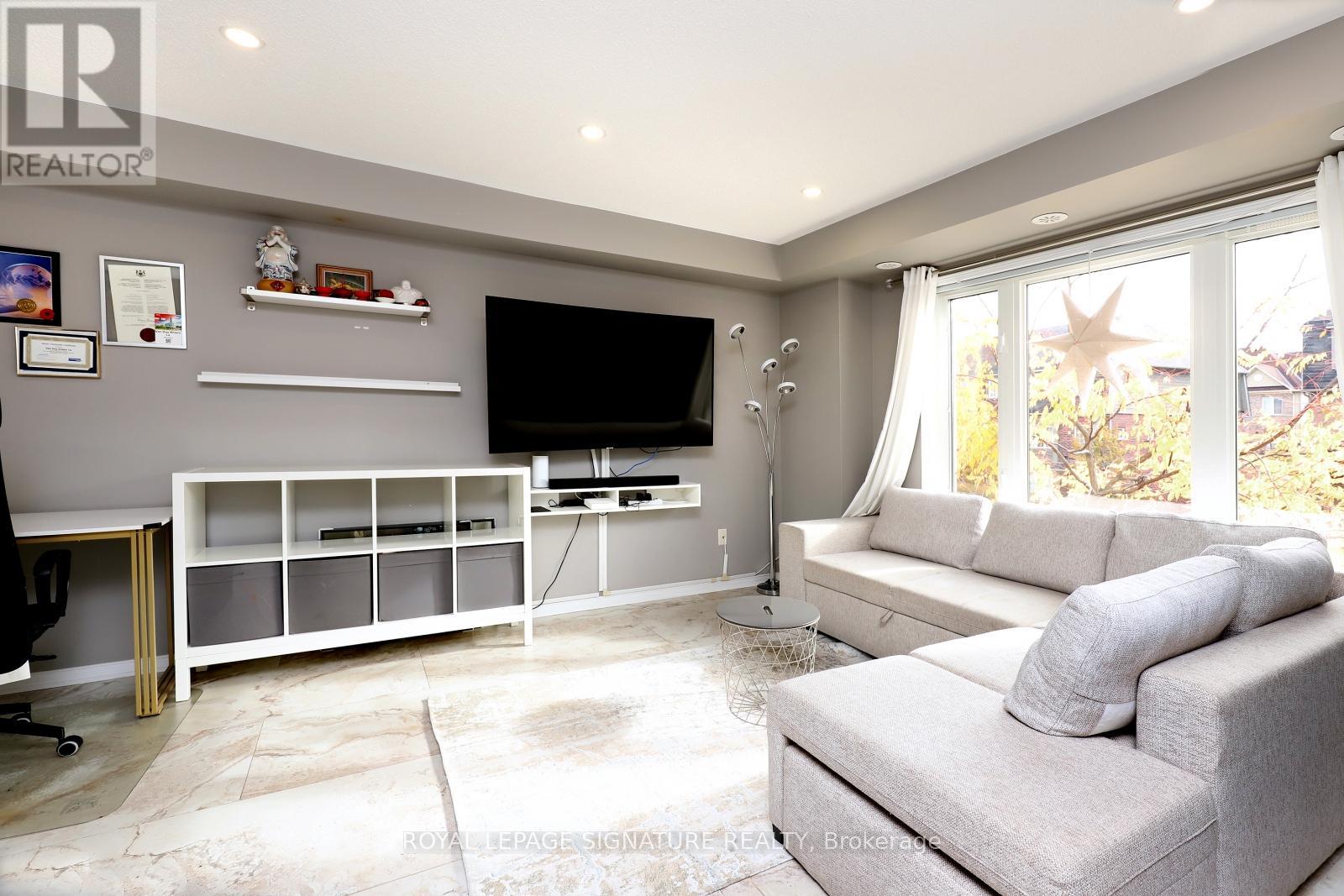 Row / Townhouse for Sale in 9 - 3025 DESTINATION DRIVE|Mississauga (Churchill Meadows), Ontario L5M0P3 2