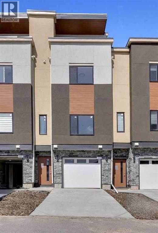 Row / Townhouse for Sale in 322 Sage Hill Circle NW|Calgary, Alberta T3R1J1