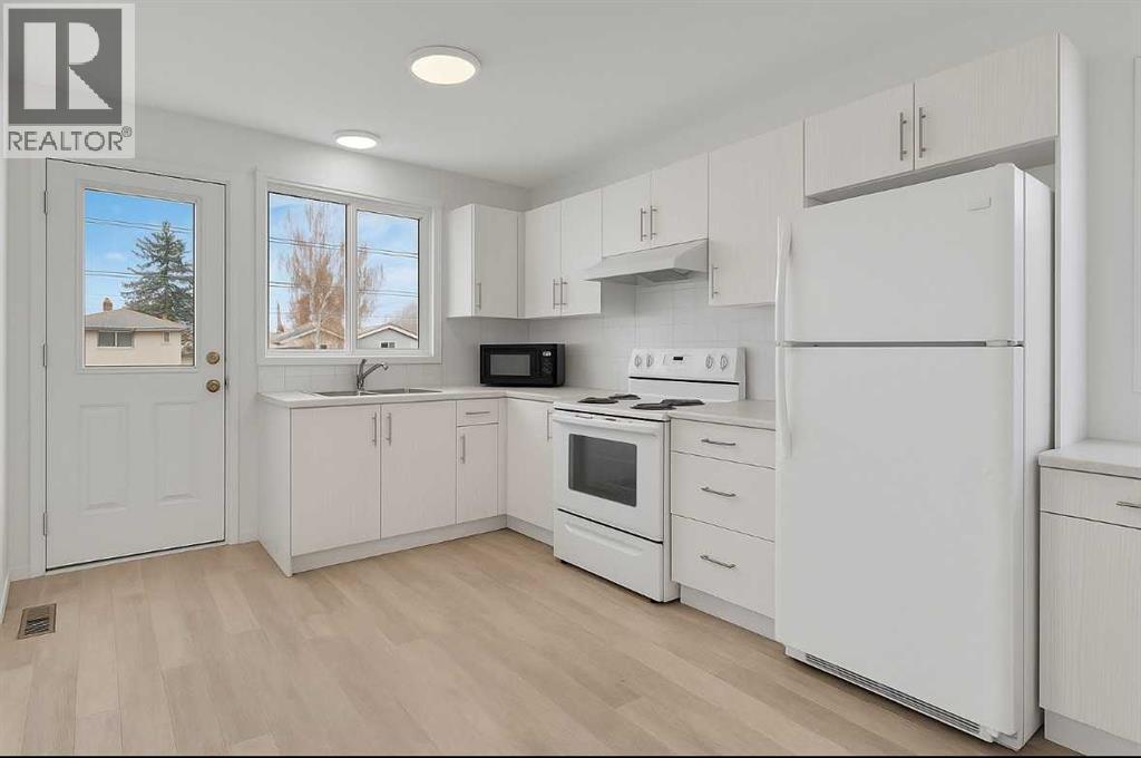 Duplex for Sale in 2948 Doverville Crescent SE|Calgary, Alberta T2B1T9 5