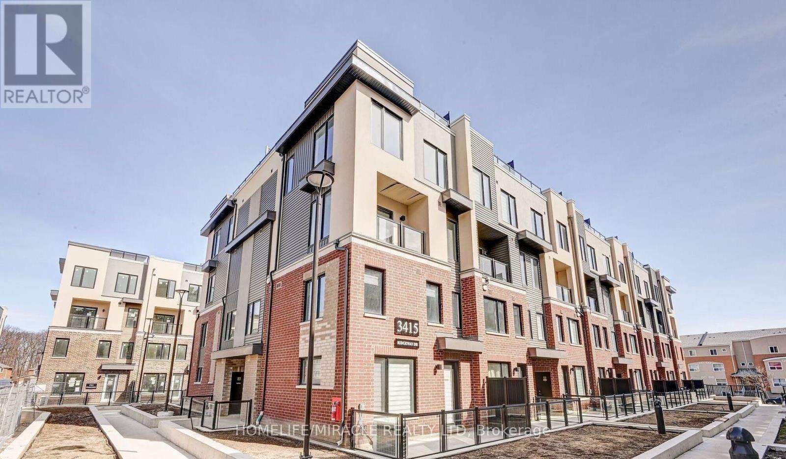 Row / Townhouse for Sale in 02 - 3415 RIDGEWAY DRIVE|Mississauga (Erin Mills), Ontario L5L0B9