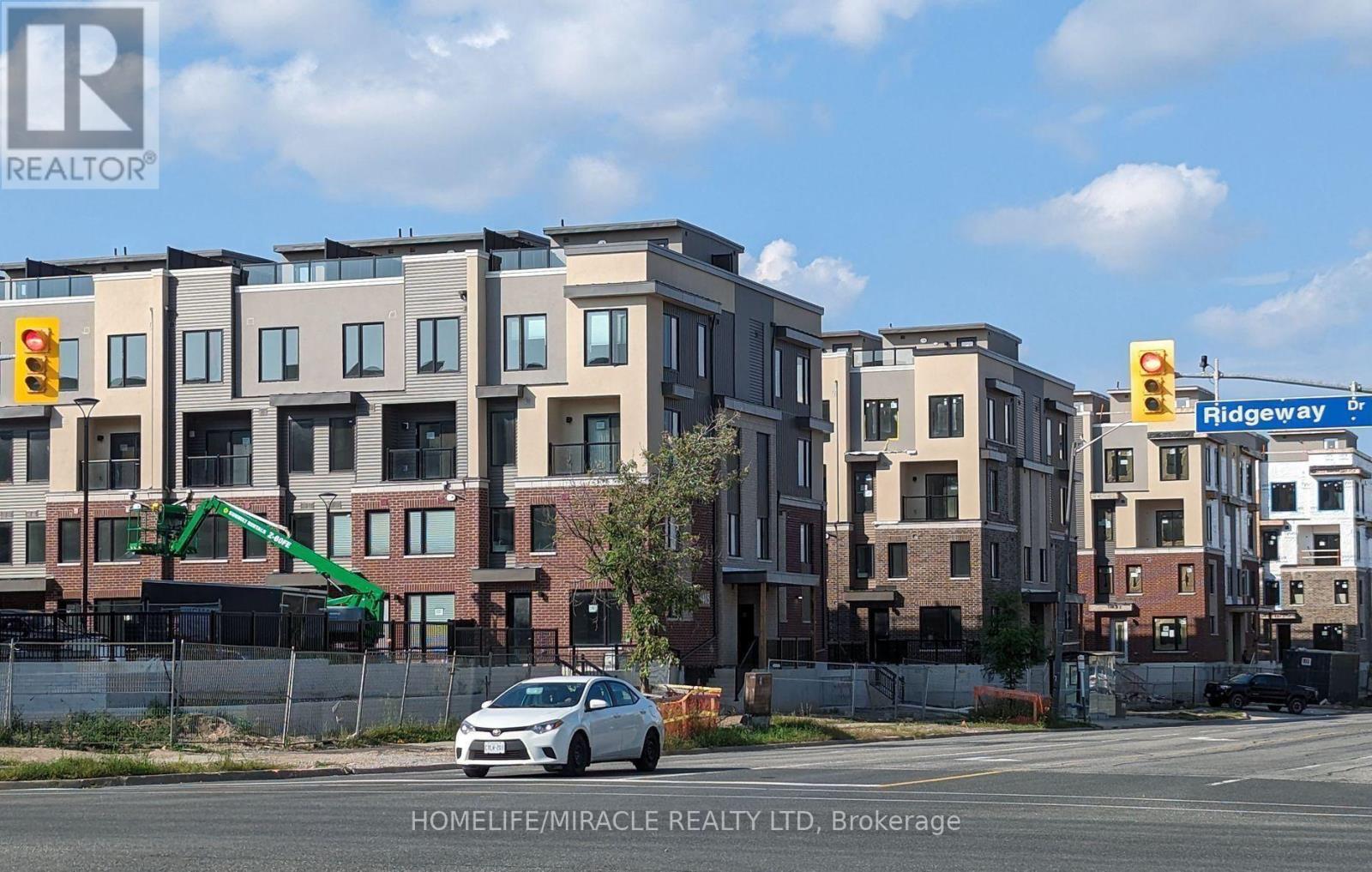 Row / Townhouse for Sale in 02 - 3415 RIDGEWAY DRIVE|Mississauga (Erin Mills), Ontario L5L0B9 2