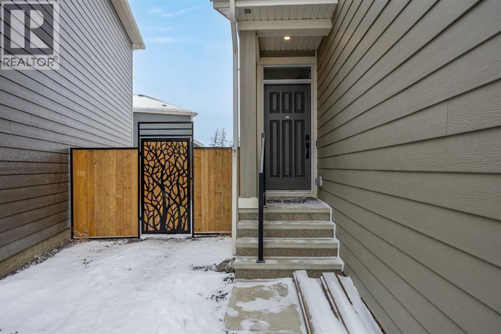 House for Sale in 16 Magnolia Bay SE|Calgary, Alberta T3M3M9 3