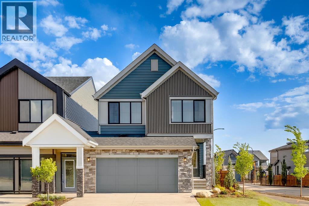 House for Sale in 85 Heartwood Lane SE|Calgary, Alberta T3S0R7 2